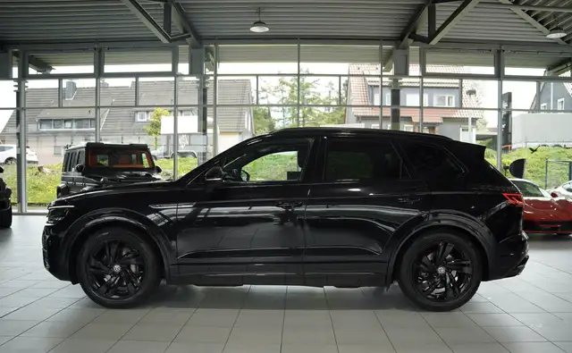 Volkswagen Touareg view 9