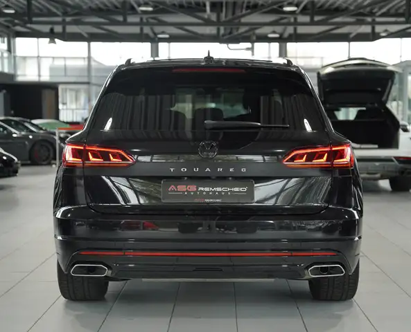 Volkswagen Touareg view 7