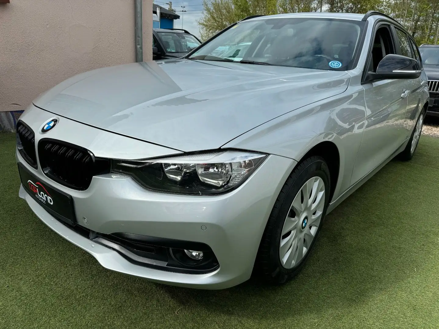 BMW 318 Baureihe 3 Touring 318 d 1-Hnd-S.heft-EXTRA! Silber - 2
