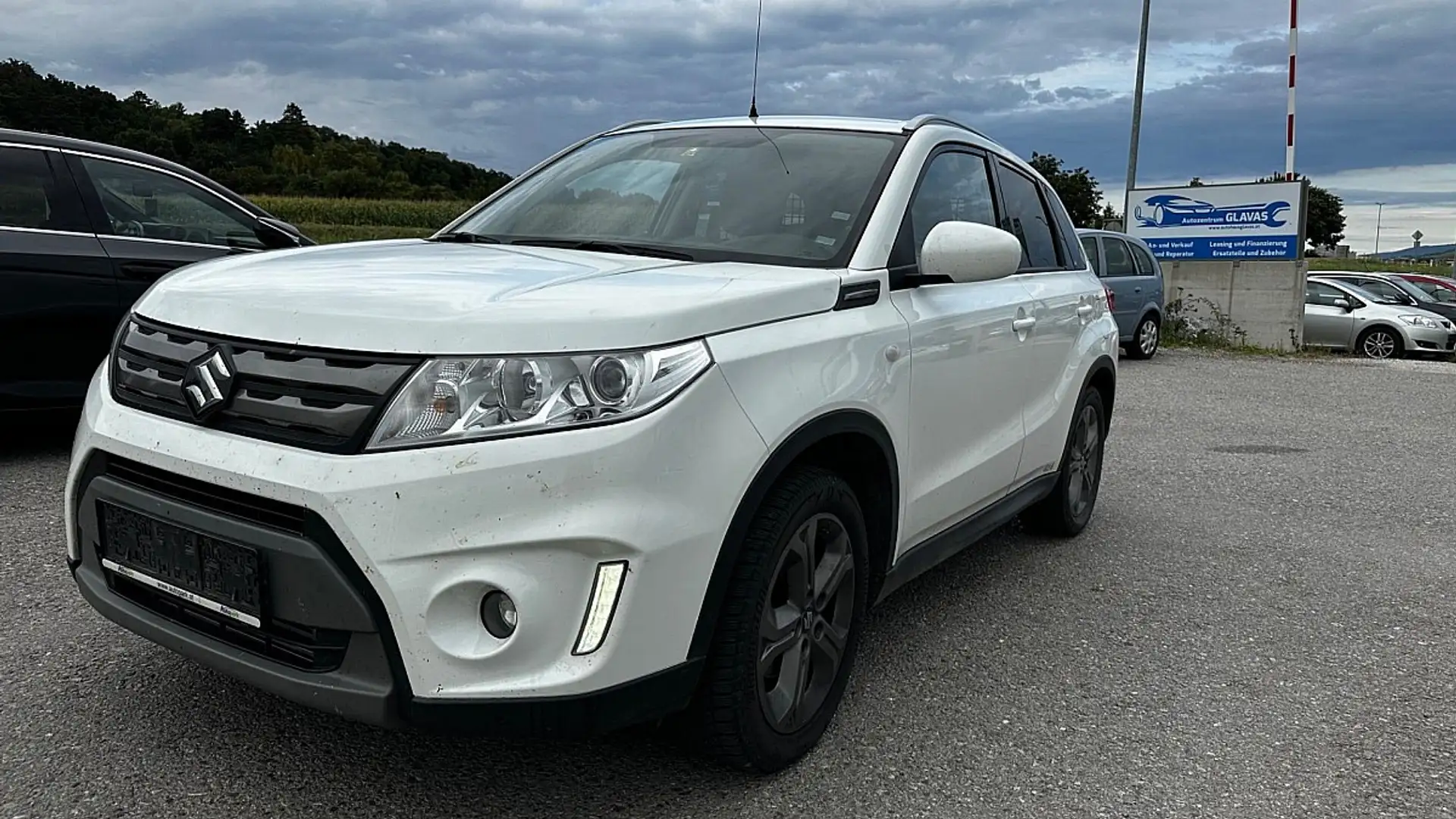 Suzuki Vitara 1,6 DDiS 4WD GL Shine Weiß - 2