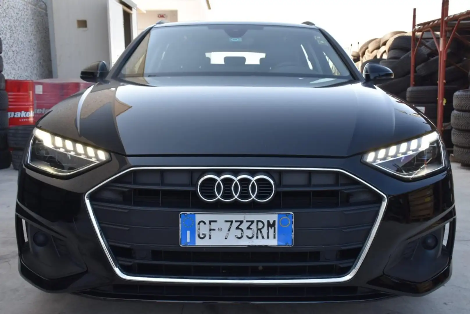 Audi A4 Avant 35 TDI/163 CV S tronic Business Nero - 2