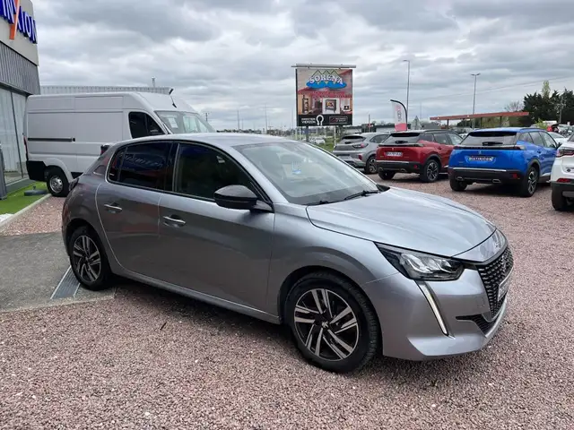 Peugeot 208 view 4