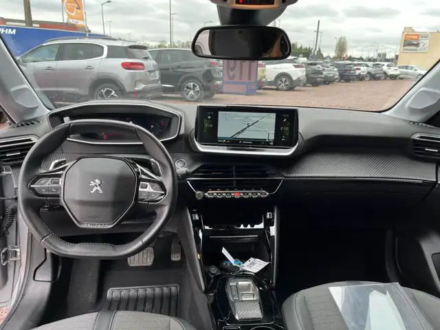 Peugeot 208 view 12