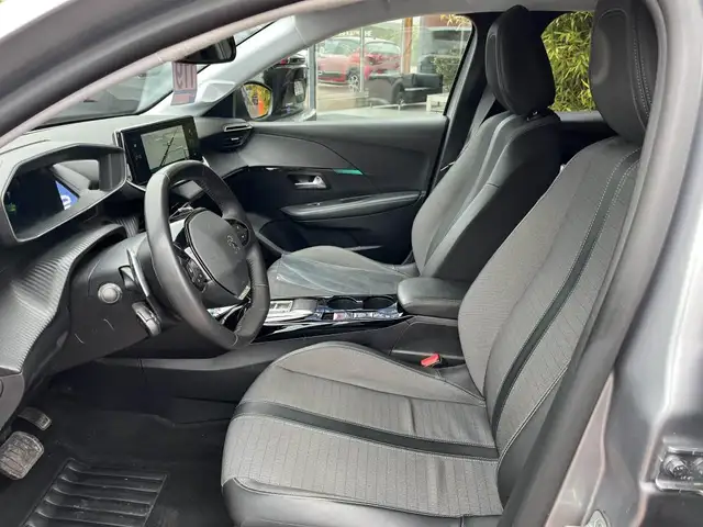 Peugeot 208 view 10
