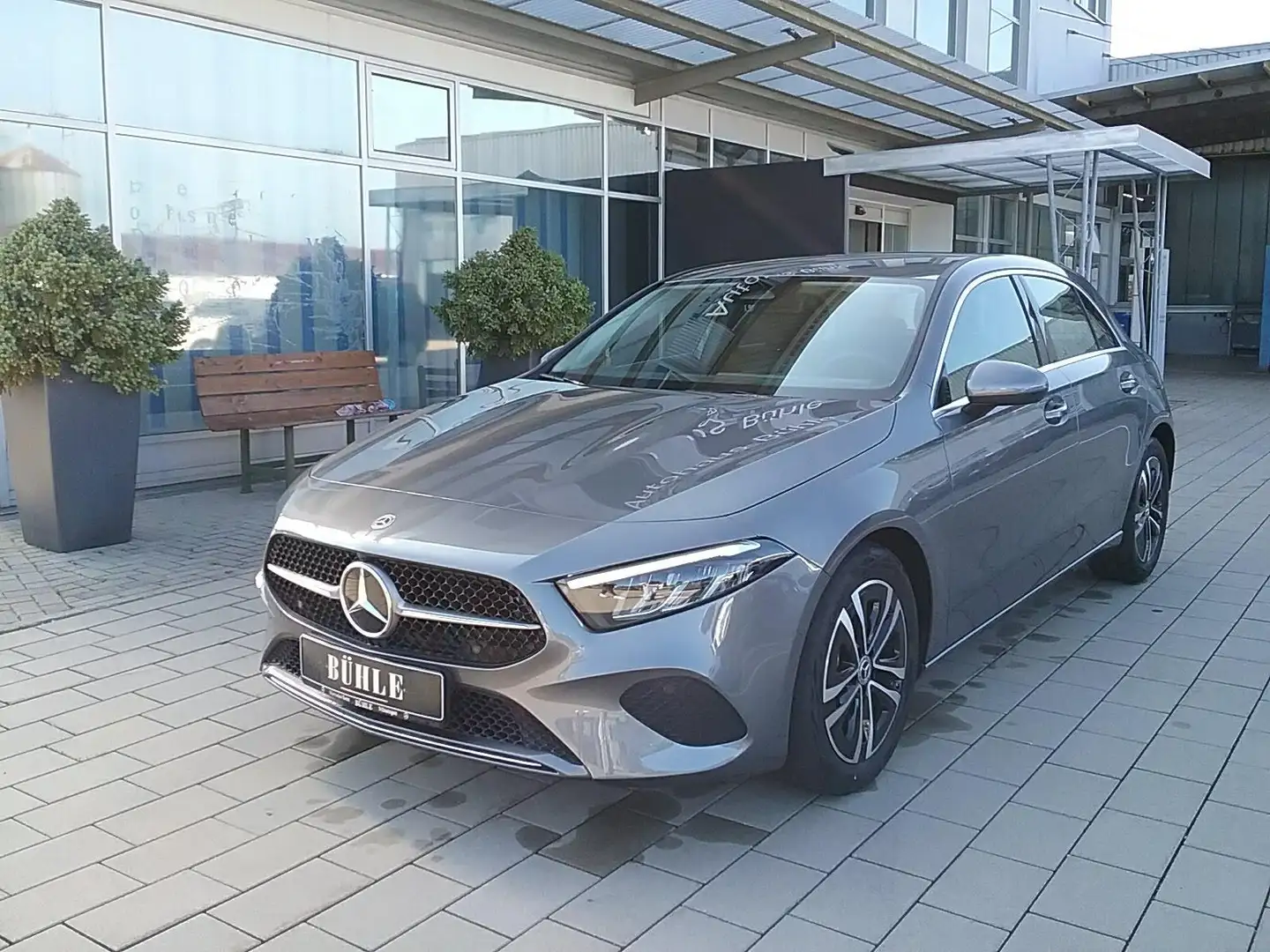 Mercedes-Benz A 180 PROGRESSIVE LINE ADVANCED+KAMERA+MBUX NAVI+LED+SIT Gris - 1