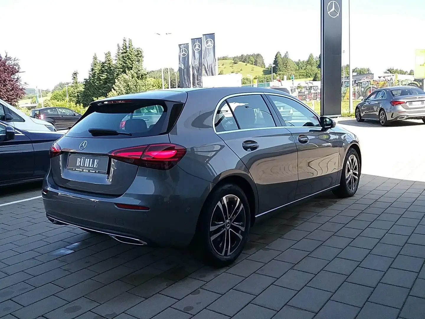 Mercedes-Benz A 180 PROGRESSIVE LINE ADVANCED+KAMERA+MBUX NAVI+LED+SIT Gris - 2