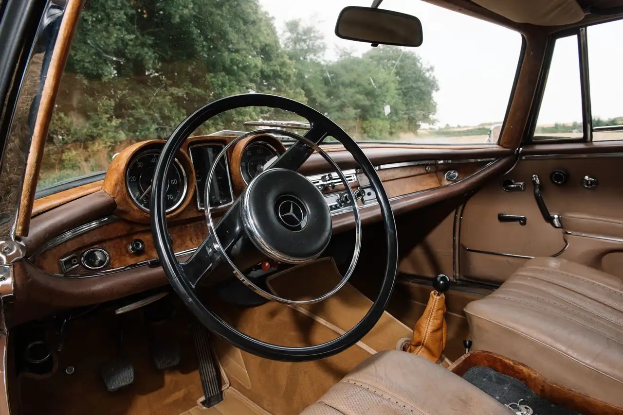 Mercedes-Benz 220 Oldtimer 220SE W111, foto 10