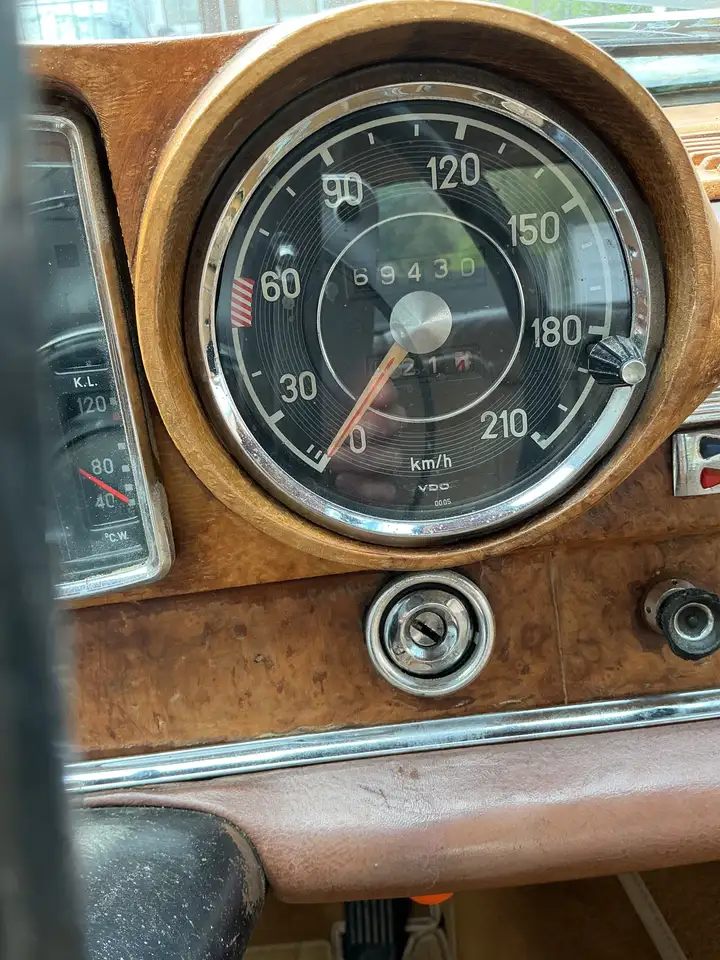 Mercedes-Benz 220 Oldtimer 220SE W111, foto 11