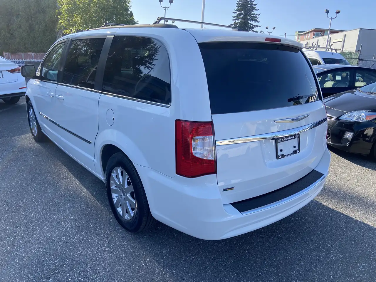 Chrysler Town & Country снимка Chrysler Town & Country