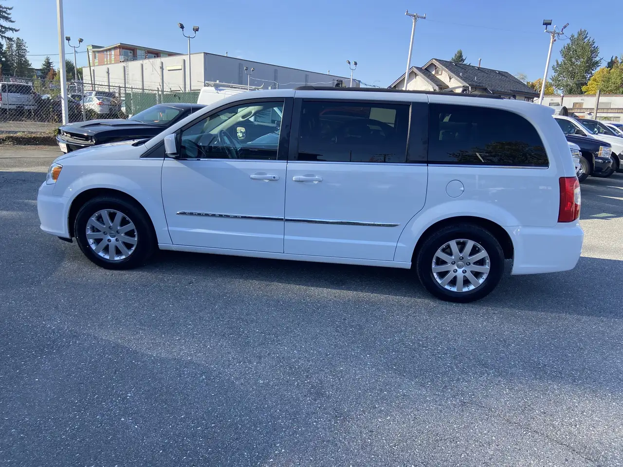 Chrysler Town & Country снимка Chrysler Town & Country