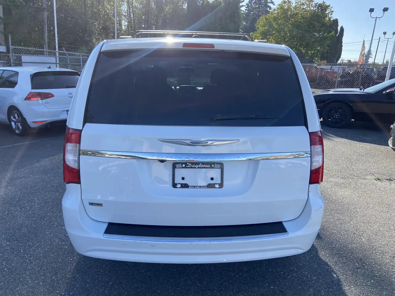Chrysler Town & Country снимка Chrysler Town & Country
