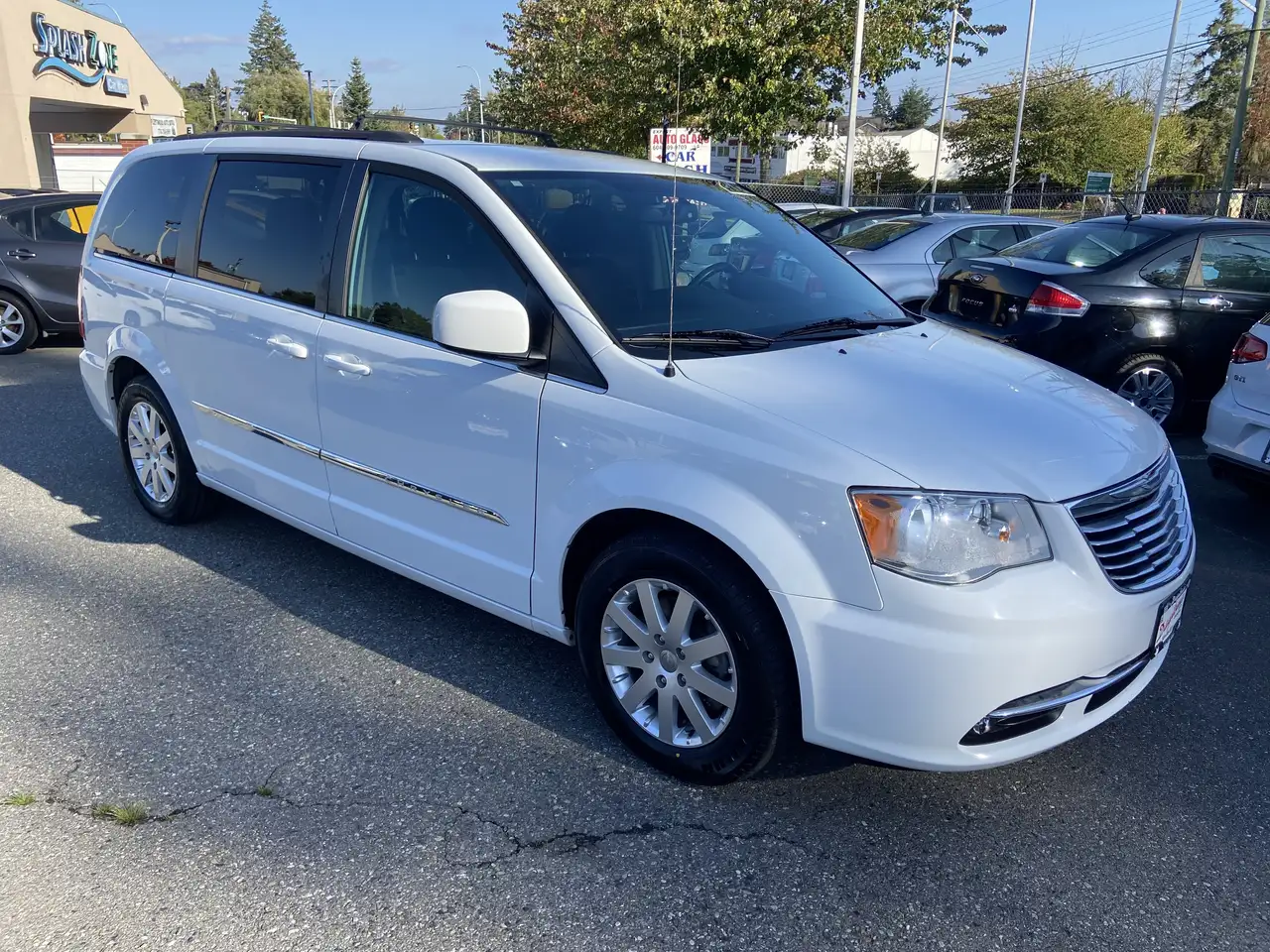Chrysler Town & Country снимка Chrysler Town & Country