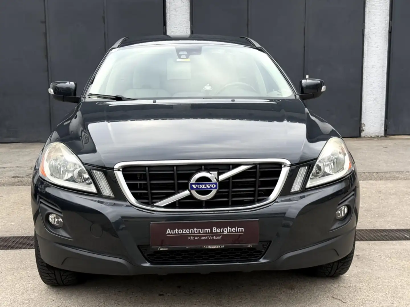 Volvo XC60 D5 AWD Momentum Grau - 2