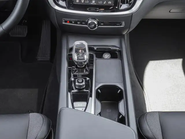 Volvo V60 Cross Country view 15