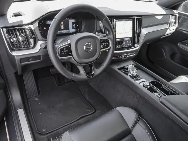 Volvo V60 Cross Country view 10