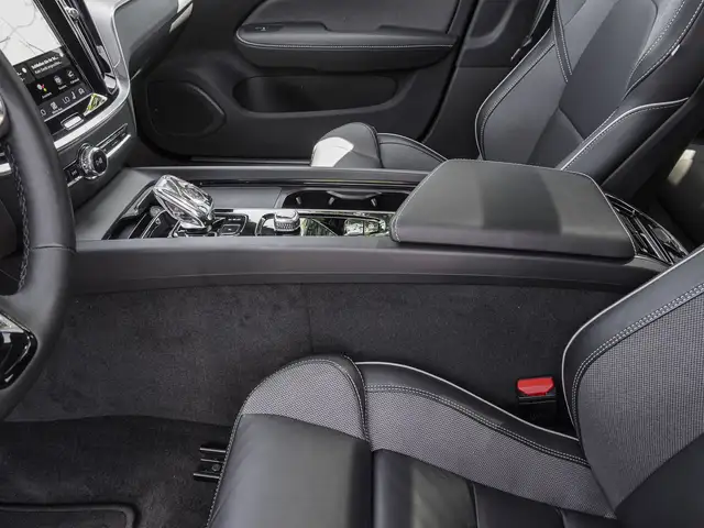 Volvo V60 Cross Country view 16