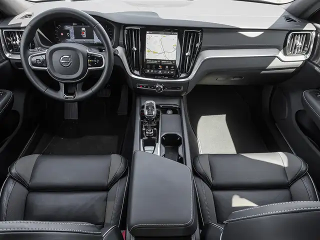 Volvo V60 Cross Country view 11
