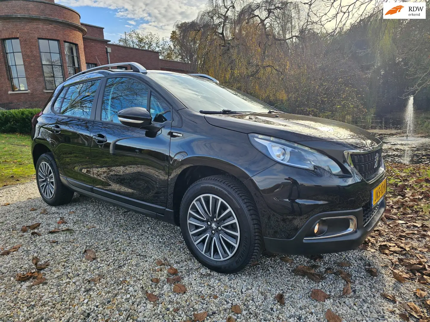 Peugeot 2008 1.2 PureTech Allure AIRCO/cruise Schwarz - 1