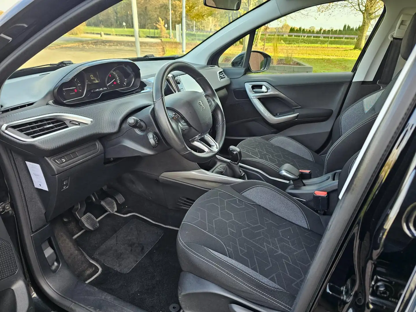 Peugeot 2008 1.2 PureTech Allure AIRCO/cruise Schwarz - 2