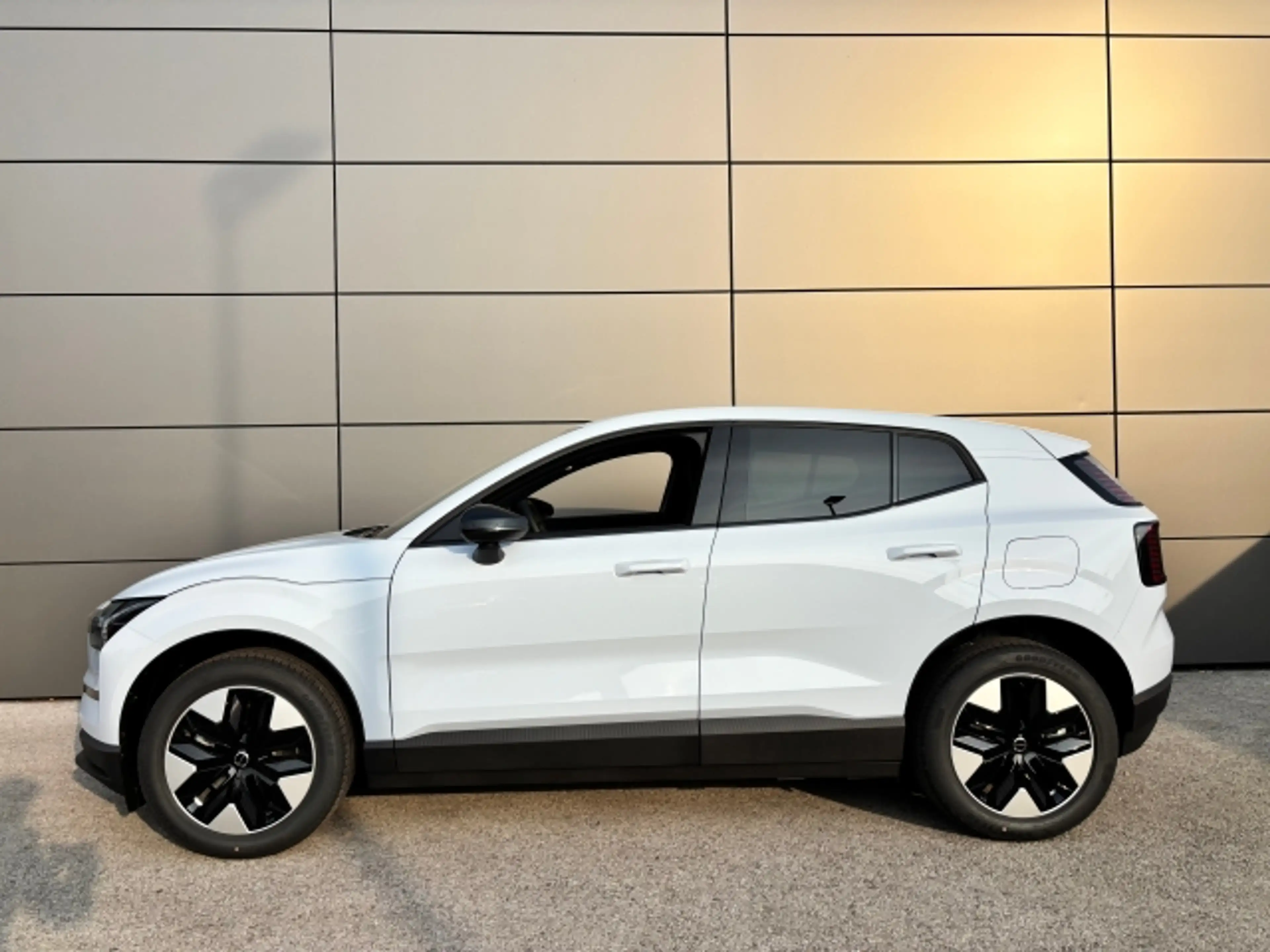 Volvo EX30 EX30 Plus, P5 Long Range — photo 4