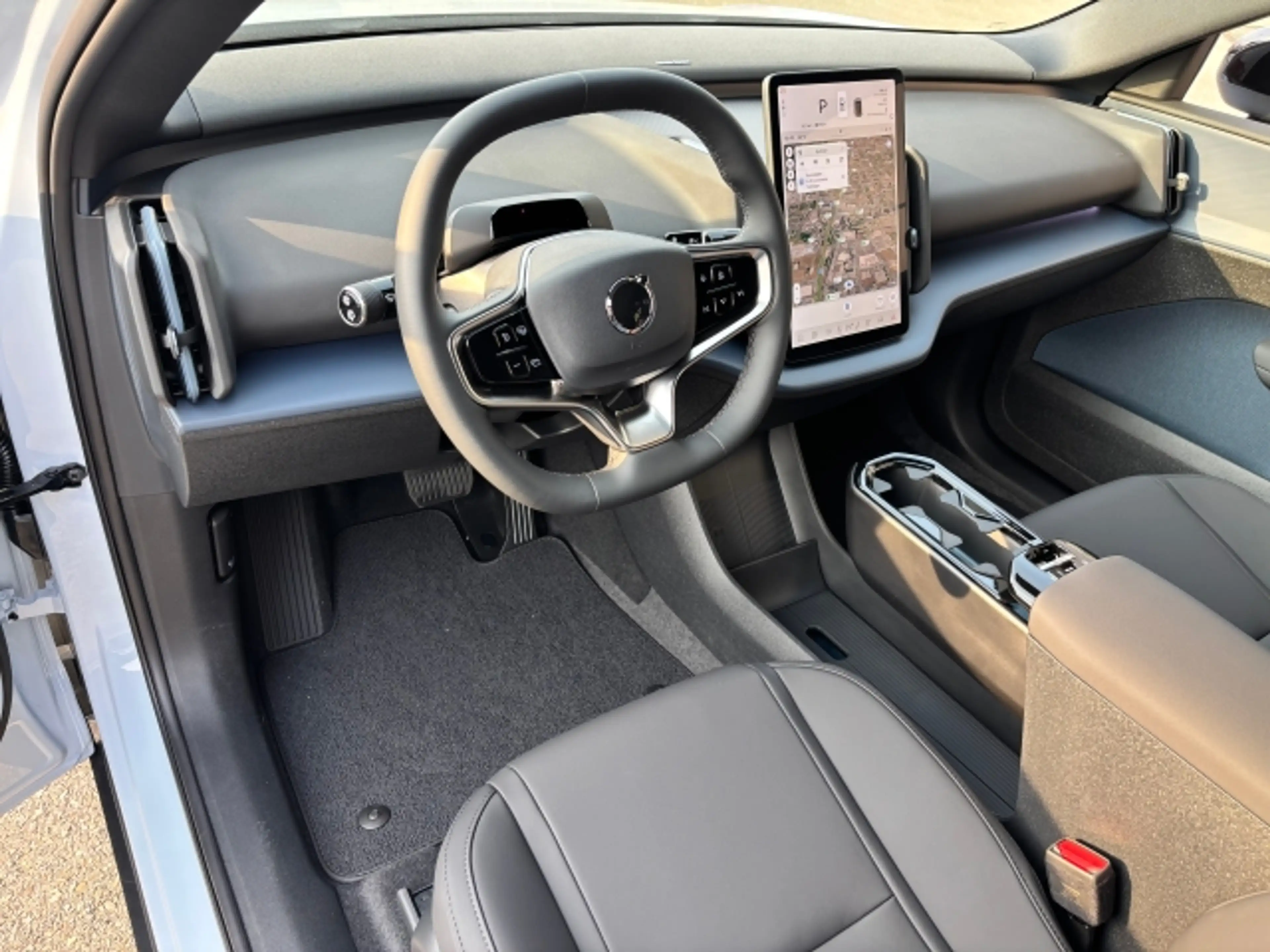 Volvo EX30 EX30 Plus, P5 Long Range — photo 8