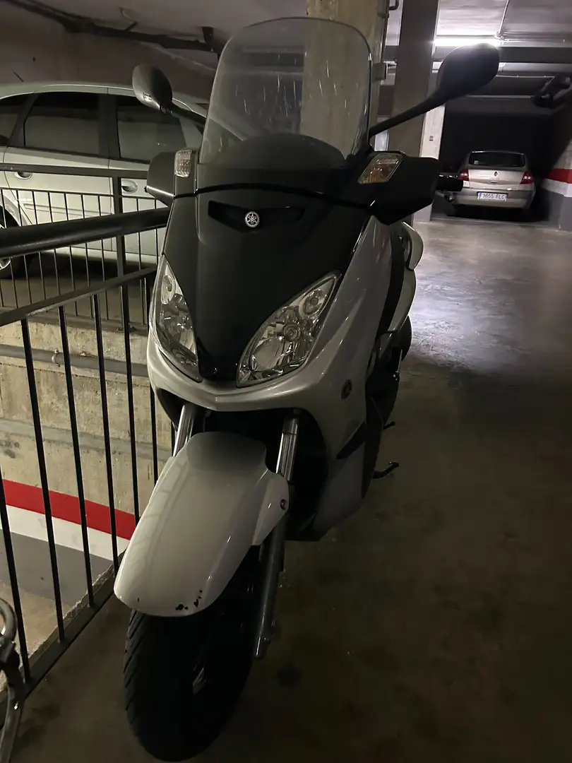 Yamaha X-Max 250 Plateado - 1