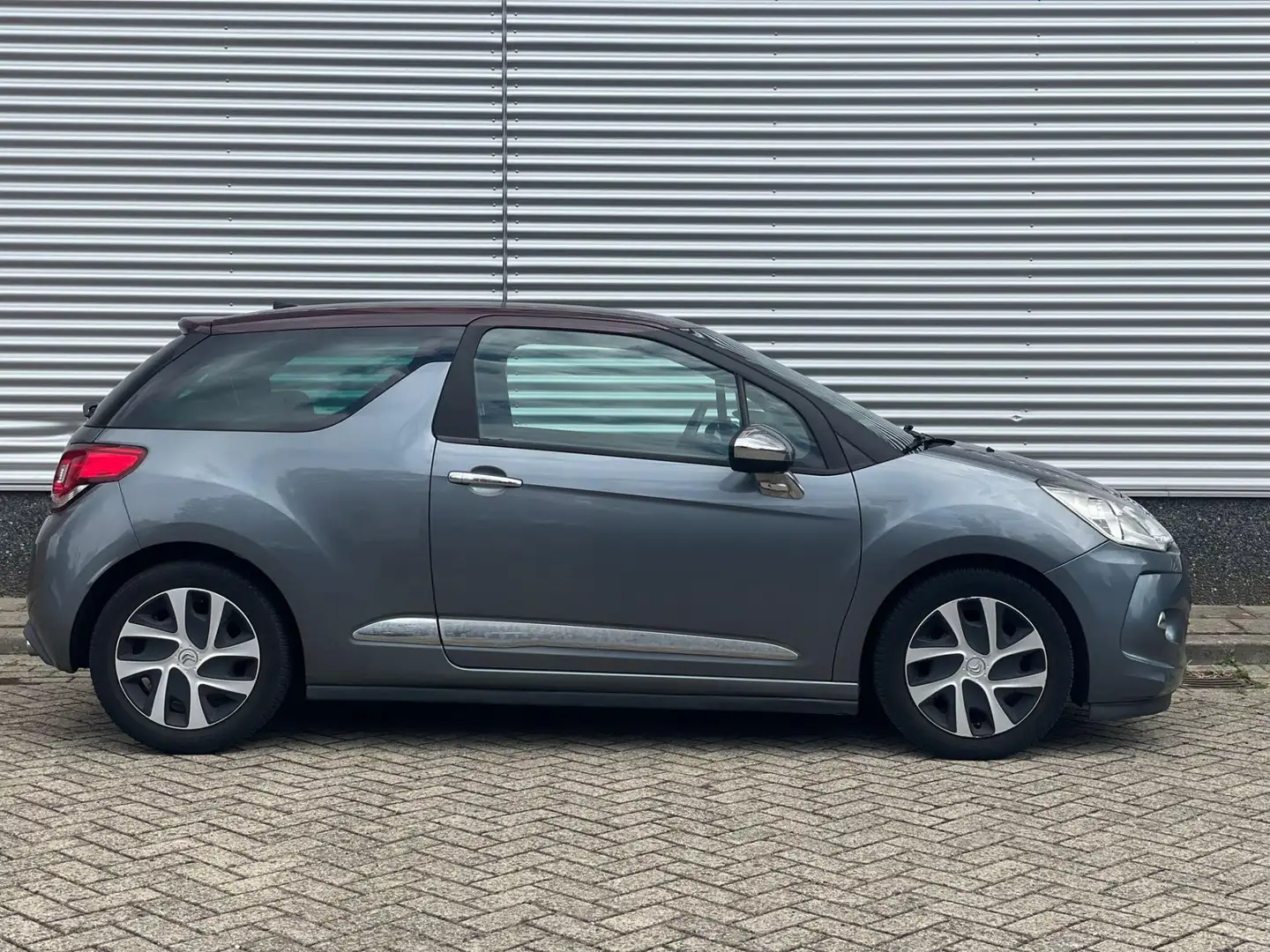 Citroen DS3 1.6 e-HDi So Chic Gris - 2