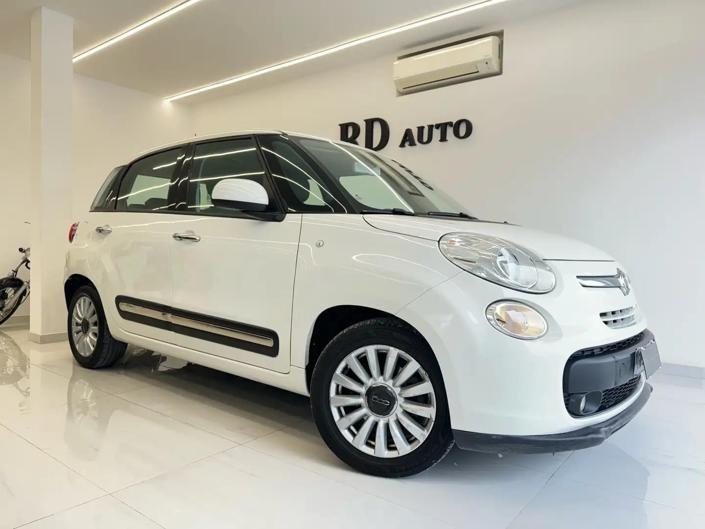 Fiat 500L 1.4 Lounge 95cv okneopatentati Bianco - 1