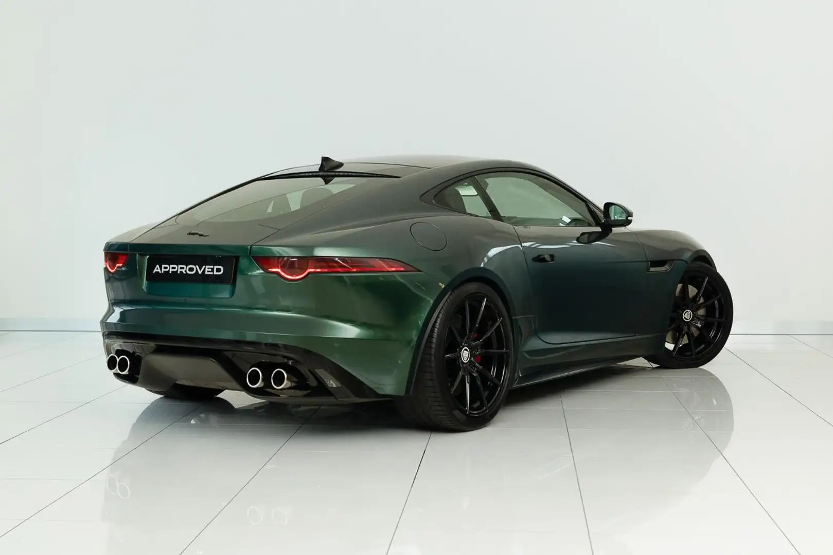 Jaguar F-Type 5.0 V8 R Coupé | British Racing Green wrap | 12 MA Groen - 2