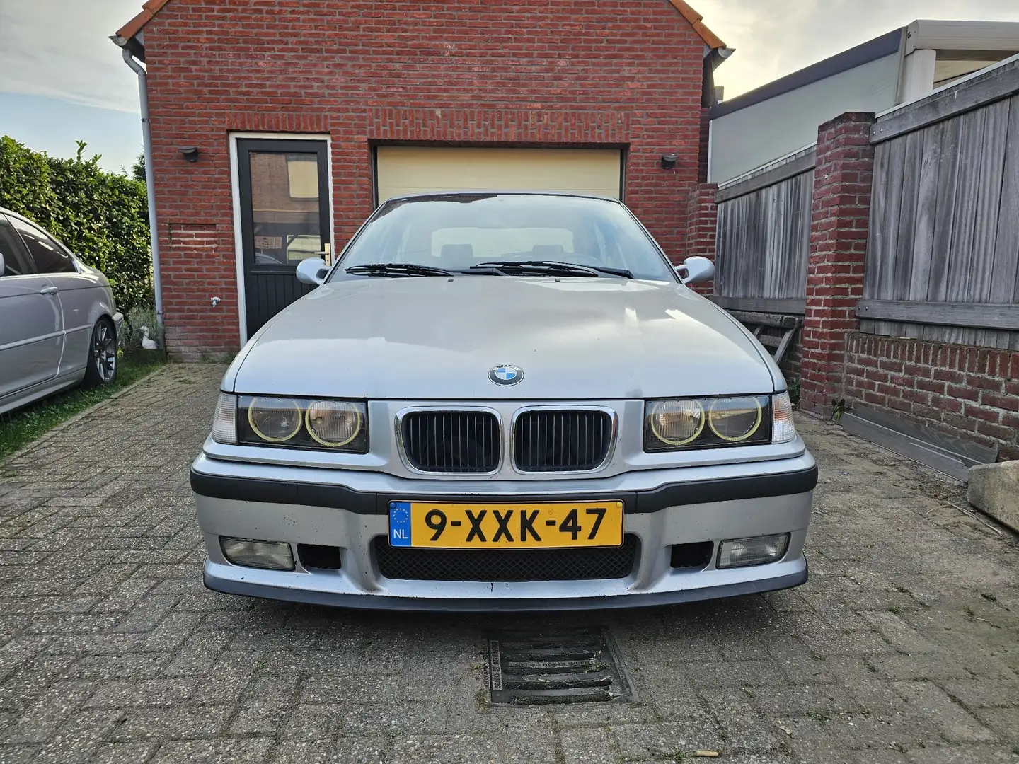 BMW 323 323ti compact - 2