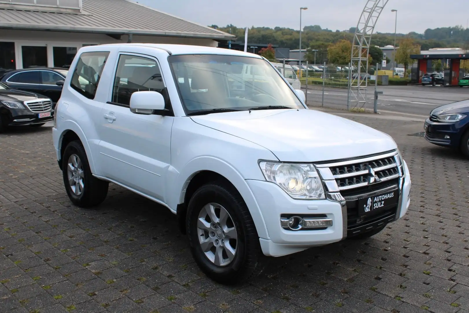 Mitsubishi Pajero 3.2 DI-D/4WD/Automatik/AHK Blanc - 1