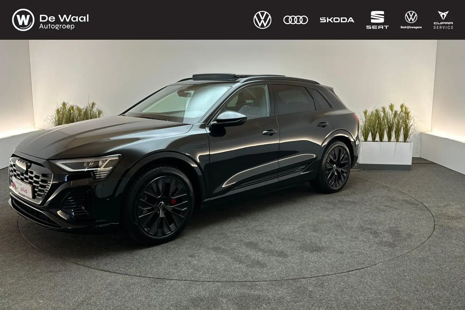 Audi Q8 e-tron 55 408pk quattro S Edition Competition 115 kWh | S Zwart - 1