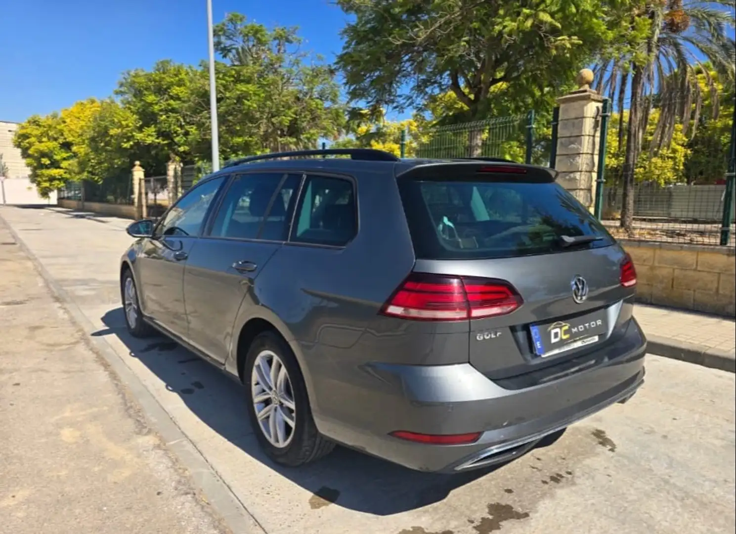 Volkswagen Golf 1.6TDI Advance DSG7 85kW Gris - 2