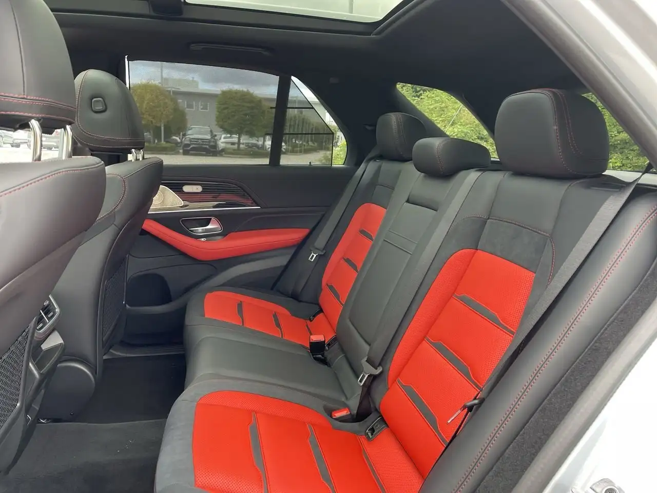 Mercedes-Benz GLE снимка Mercedes-Benz GLE