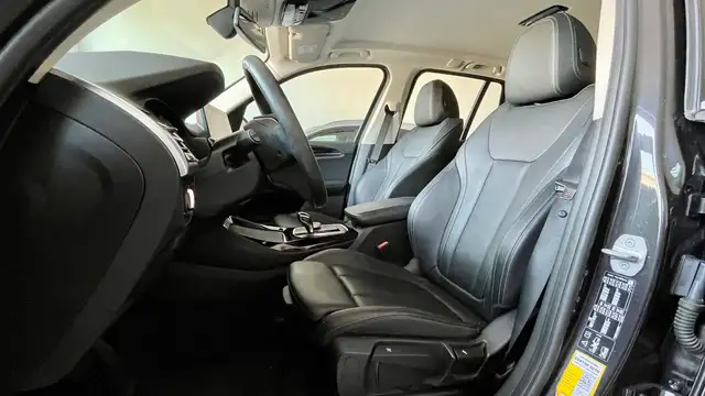 BMW X3 view 10