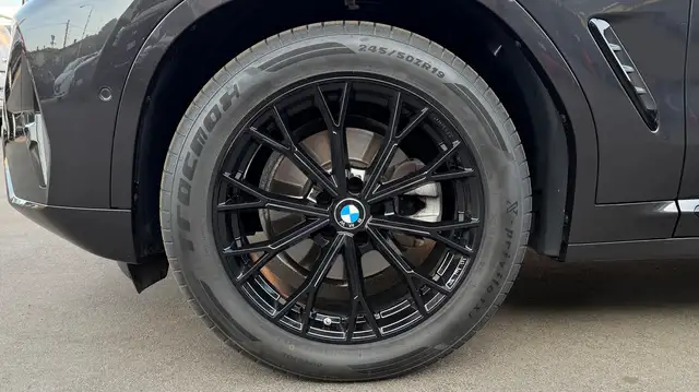 BMW X3 view 5