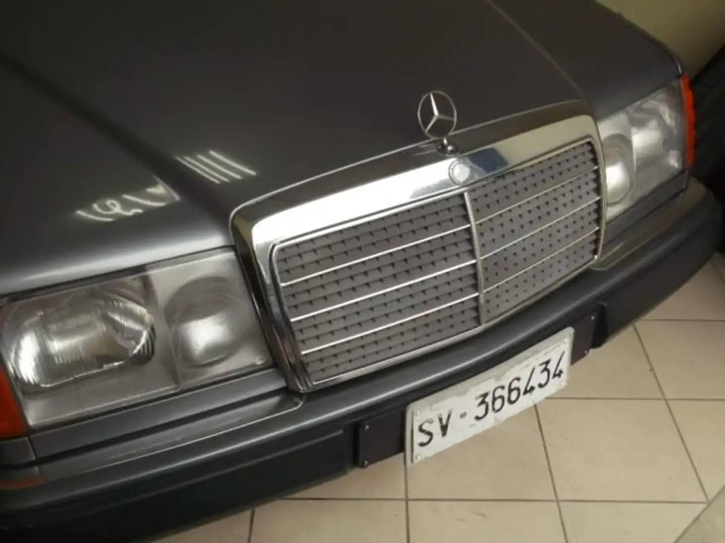 Mercedes-Benz 200 E200 Grijs - 1