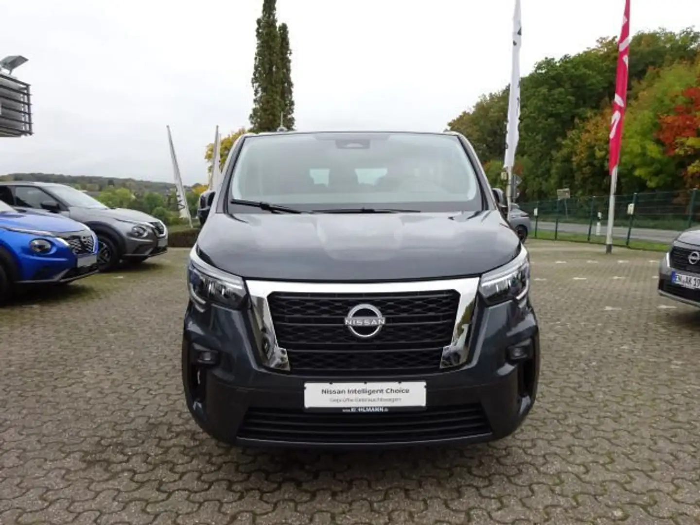 Nissan Primastar Kombi L1H1 2,8t Tekna Design 9Sitzer Schwarz - 2