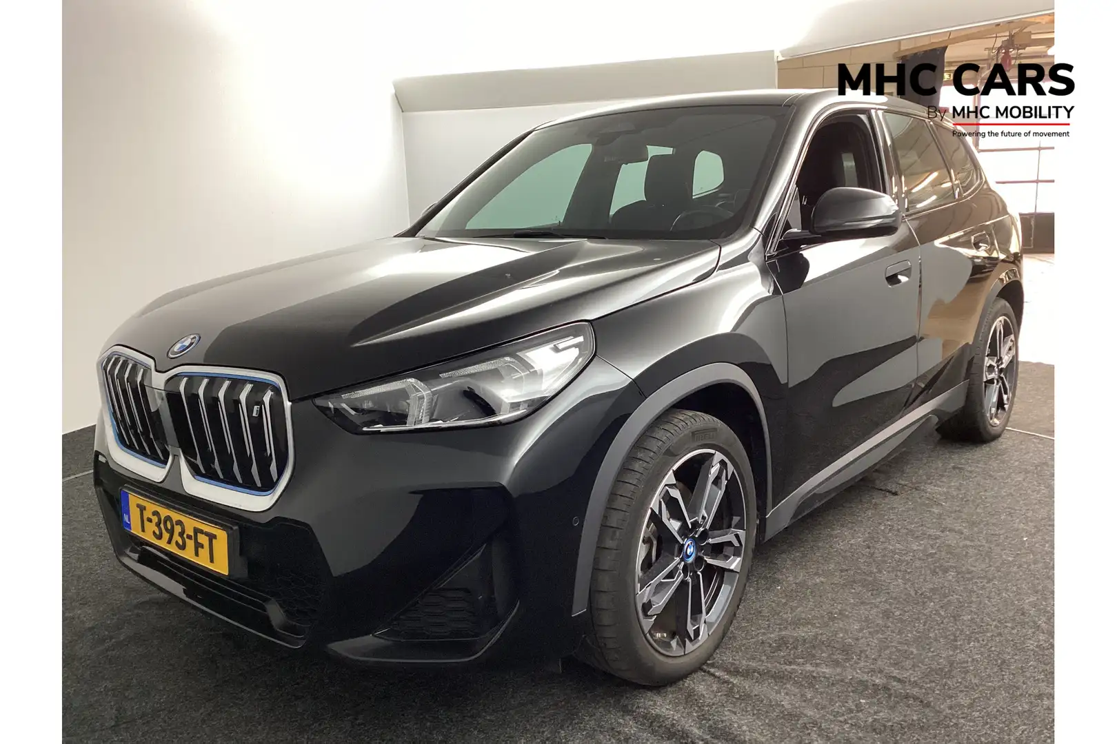 BMW iX1 xDrive30 Launch Edition 67 kWh | ACC | Panoramadak Negro - 1