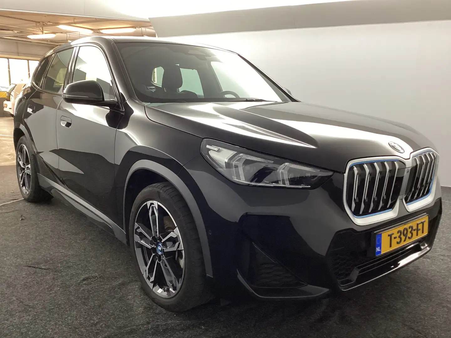 BMW iX1 xDrive30 Launch Edition 67 kWh | ACC | Panoramadak Negro - 2