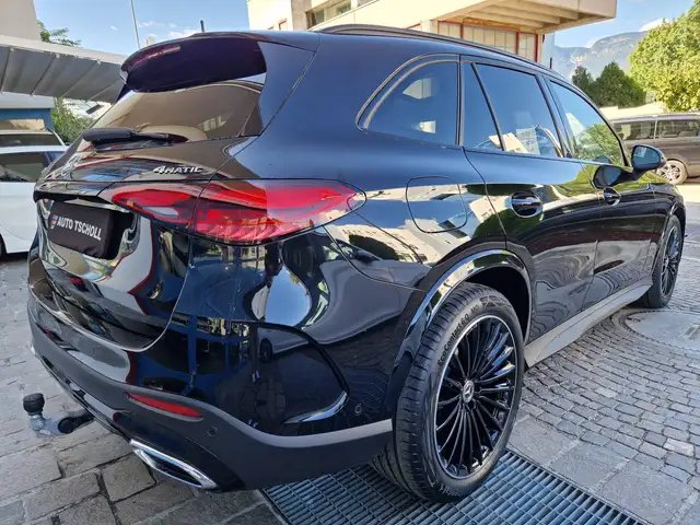 Mercedes-Benz GLC view 3