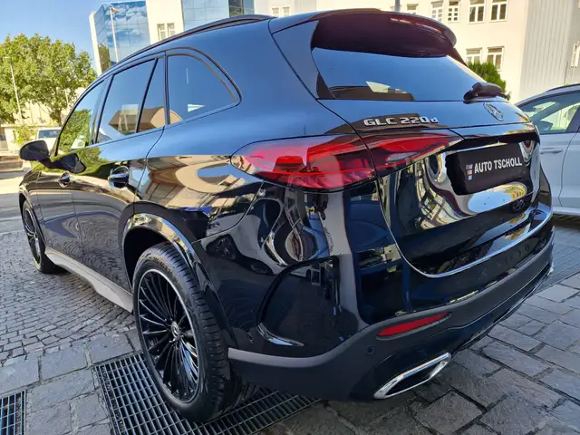 Mercedes-Benz GLC view 4