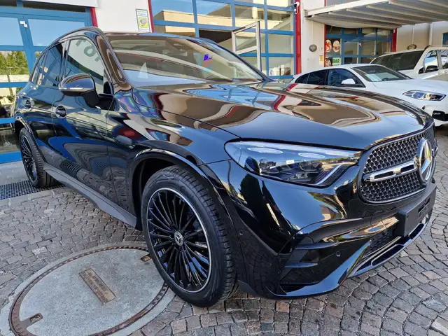 Mercedes-Benz GLC view 2
