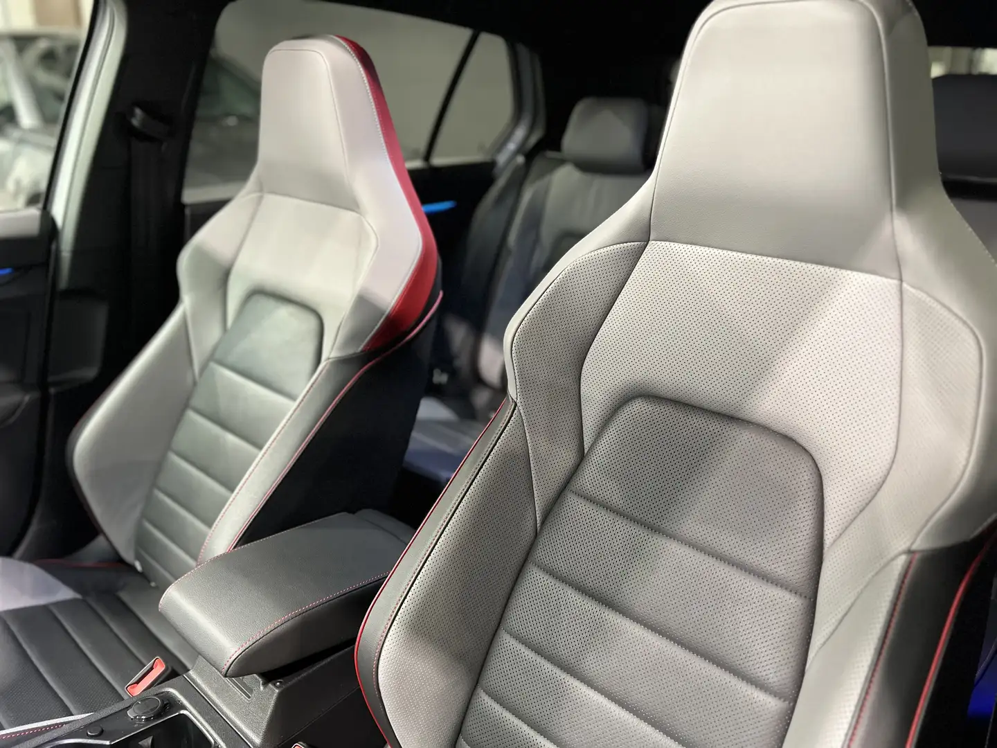 Volkswagen Golf GTI 2.0i DSG Clubsport - Pano|Leder|Camera - 2