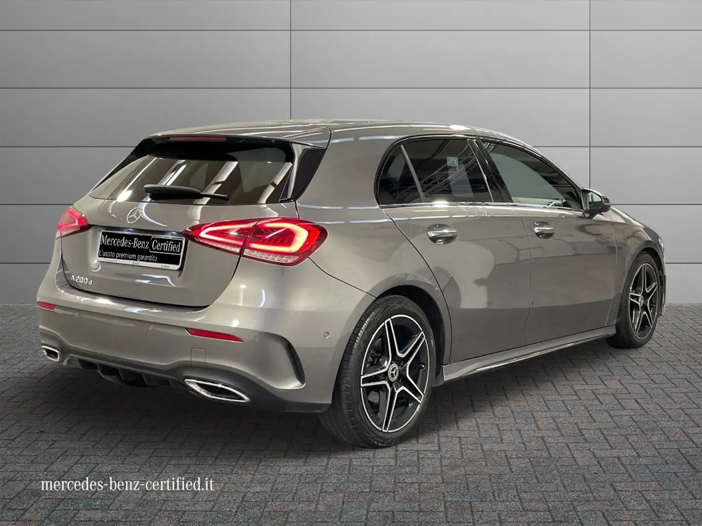 Mercedes-Benz A 200 d Premium Night edition auto Grijs - 2