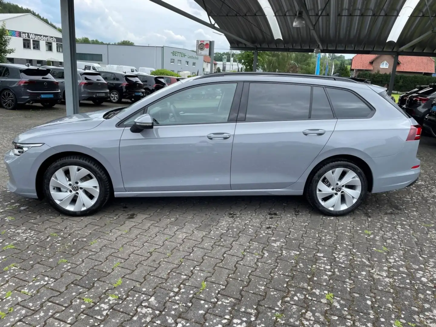 Volkswagen Golf VIII Variant 1.5 TSI LIFE + AHK + ACC + Garantie b Grau - 2