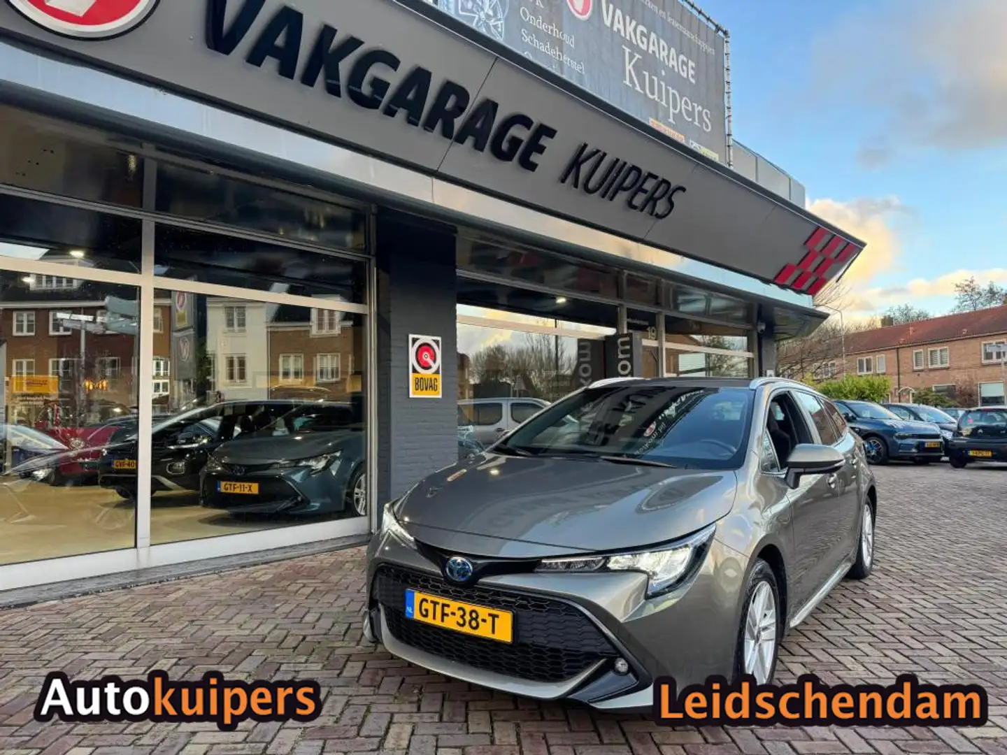Toyota Corolla Touring Sports Hybrid 140 Business Marrón - 2