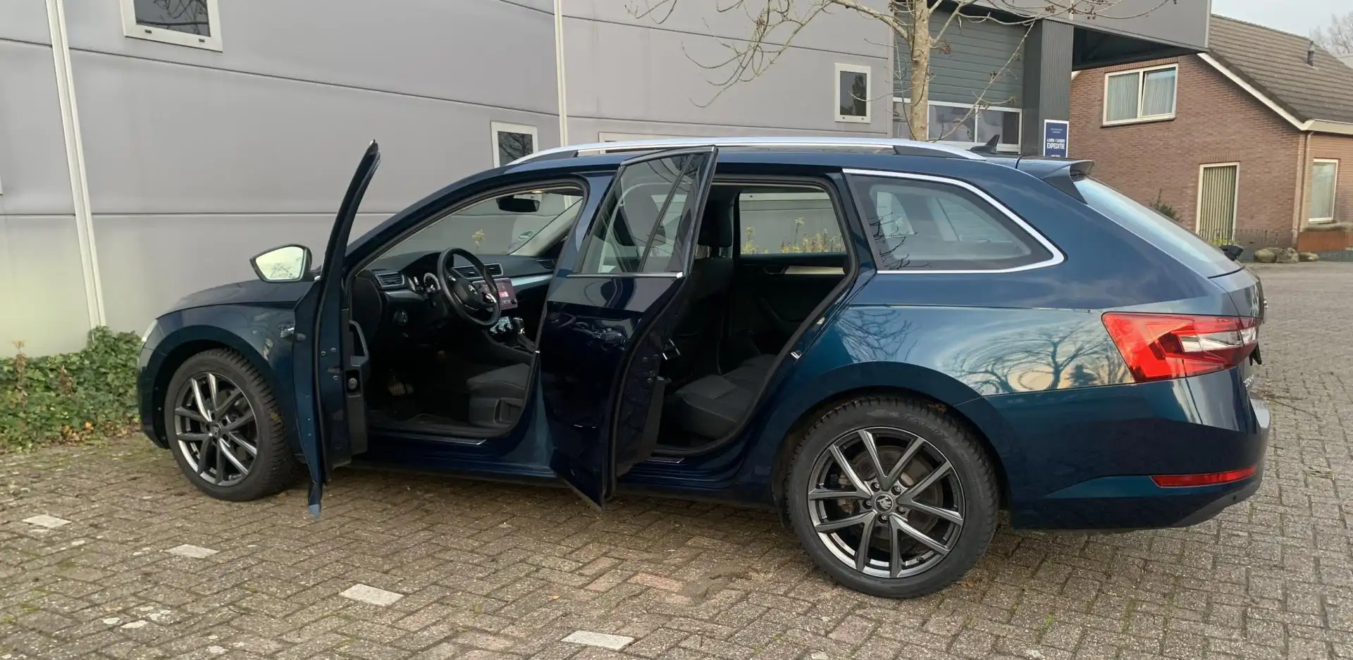 Skoda Superb Combi 1.5 TSI ACT Business Edition Blauw - 2
