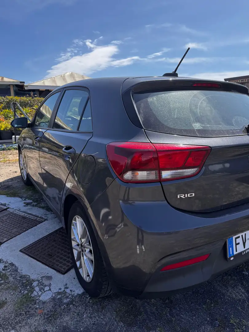 Kia Rio Rio 1.2 mpi Evolution Gpl 82cv my18 Gri - 1