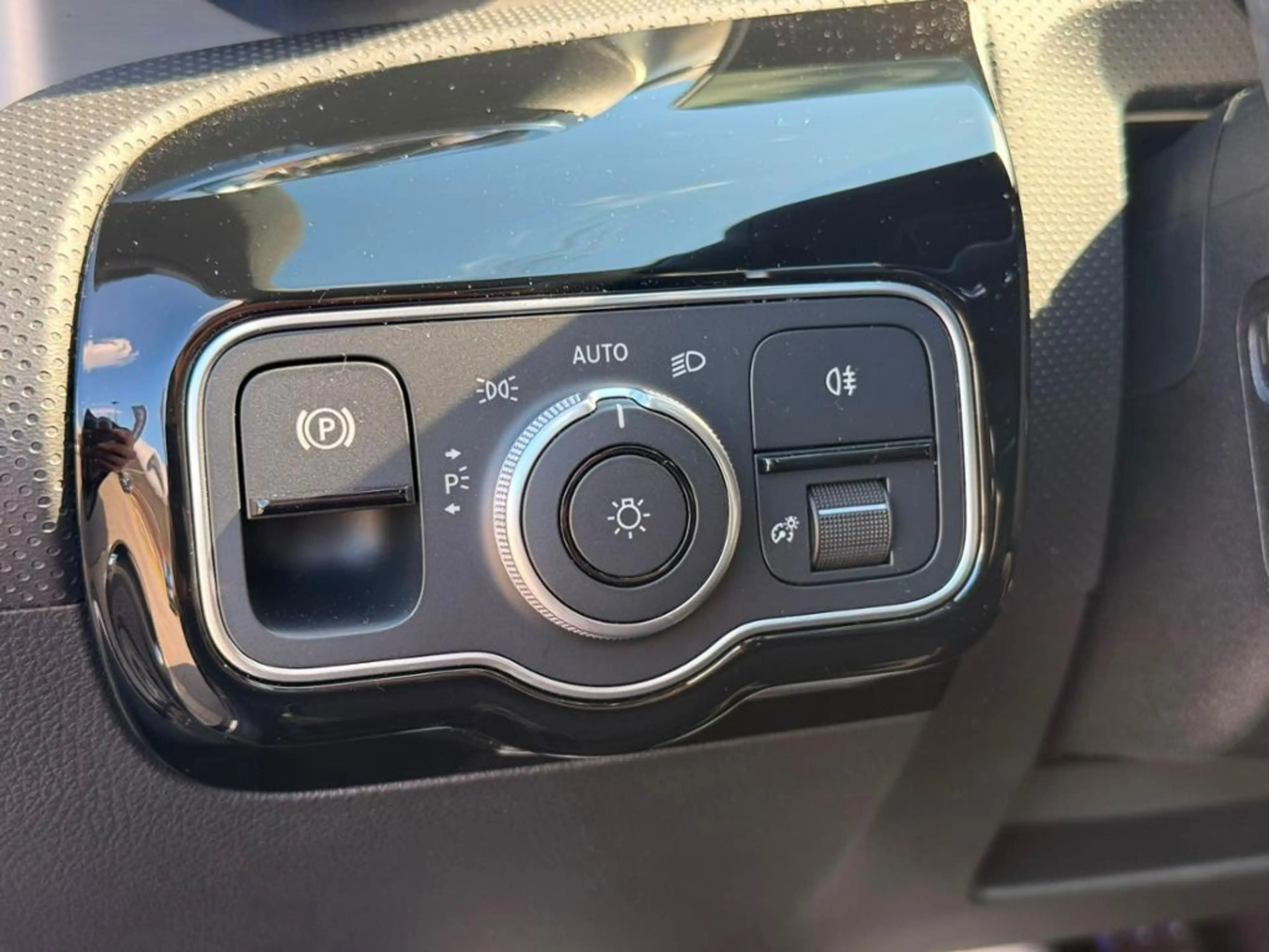 Mercedes-Benz A 220 d AMG NIGHT MULTI 360 DISTR KAMERA PANO — photo 12